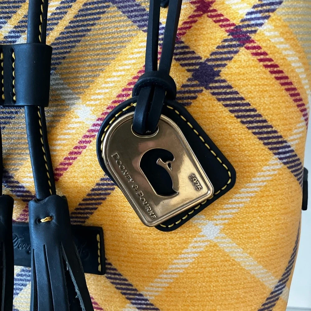VTG Dooney & Bourke Tartan Collection Victoria Yellow Bucket Crossbody Like New - Picture 5 of 9